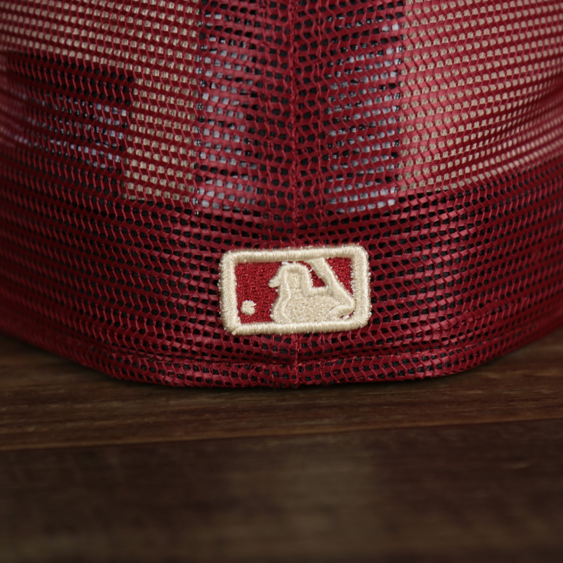 A close up of the MLB Batterman logo on the Arizona Diamondbacks Onfield 2022 Batting Practice 59Fifty Trucker Hat