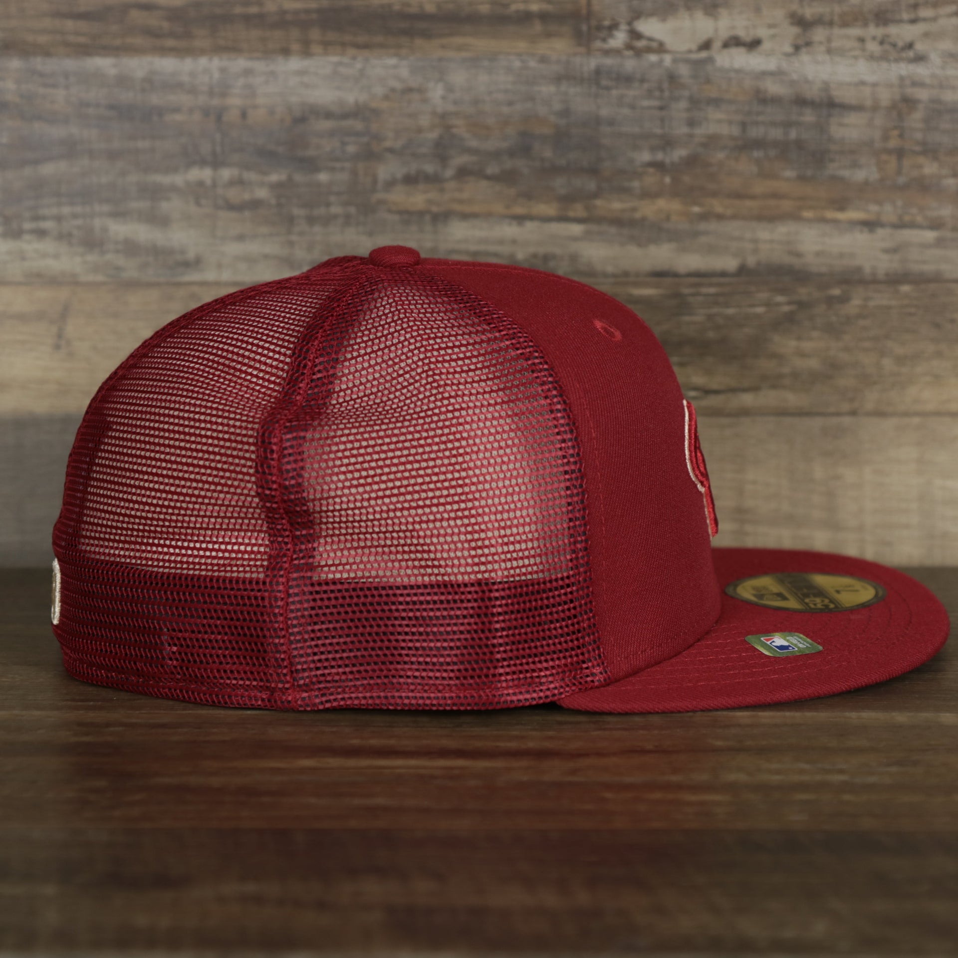 The wearer's right on the Arizona Diamondbacks Onfield 2022 Batting Practice 59Fifty Trucker Hat