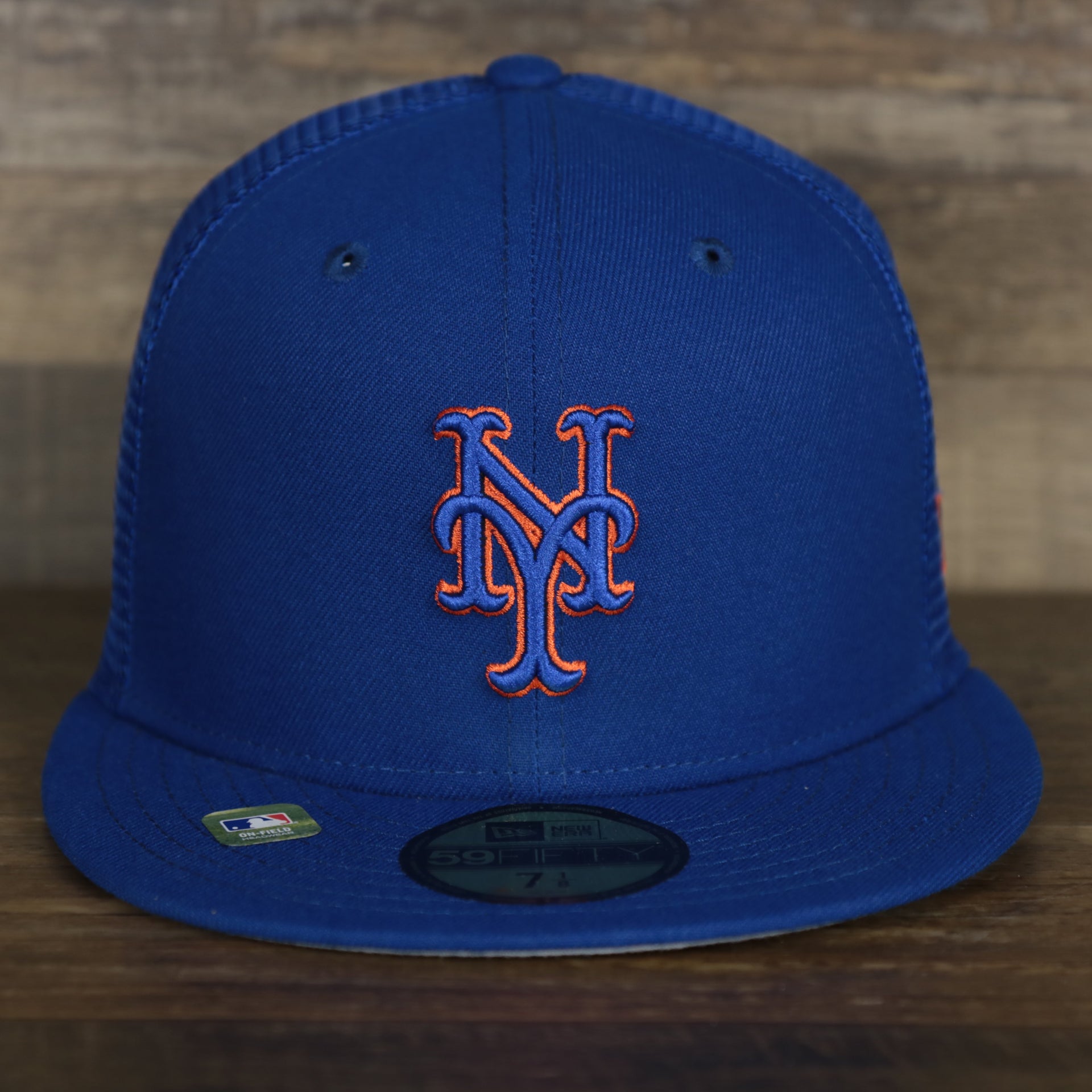 The front of the New York Mets Onfield 2022 Batting Practice 59Fifty Trucker Hat