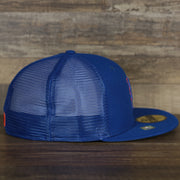 The wearer's right on the New York Mets Onfield 2022 Batting Practice 59Fifty Trucker Hat