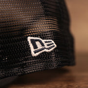 The New Era logo on the left side of the Yankees mesh 920 snapback hat.
