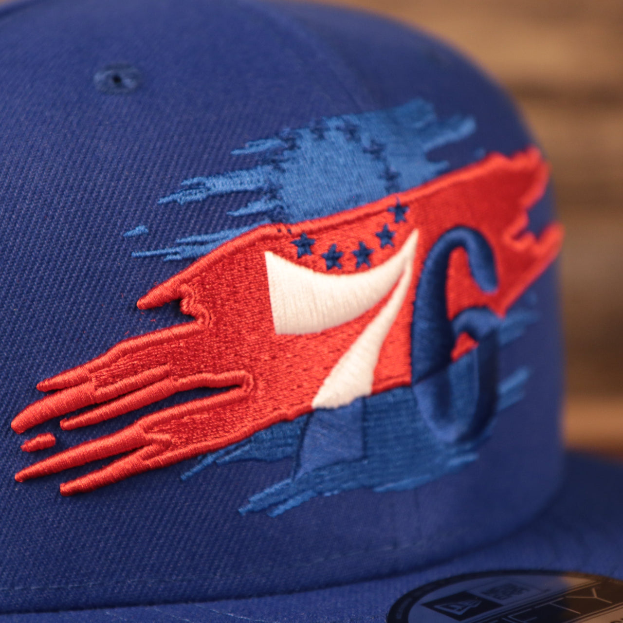 The youth Philadelphia 76ers tear logo on the front of the sixers royal blue 9fifty snapback hat by New Era.