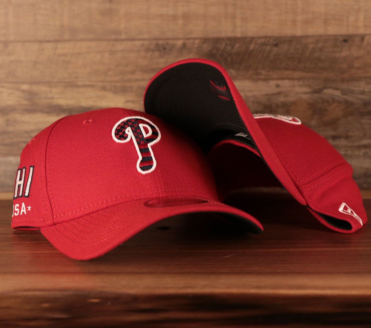 The red Philadelphia Phillies MLB on field 2021 fourth of July flexfit hat by New Era.