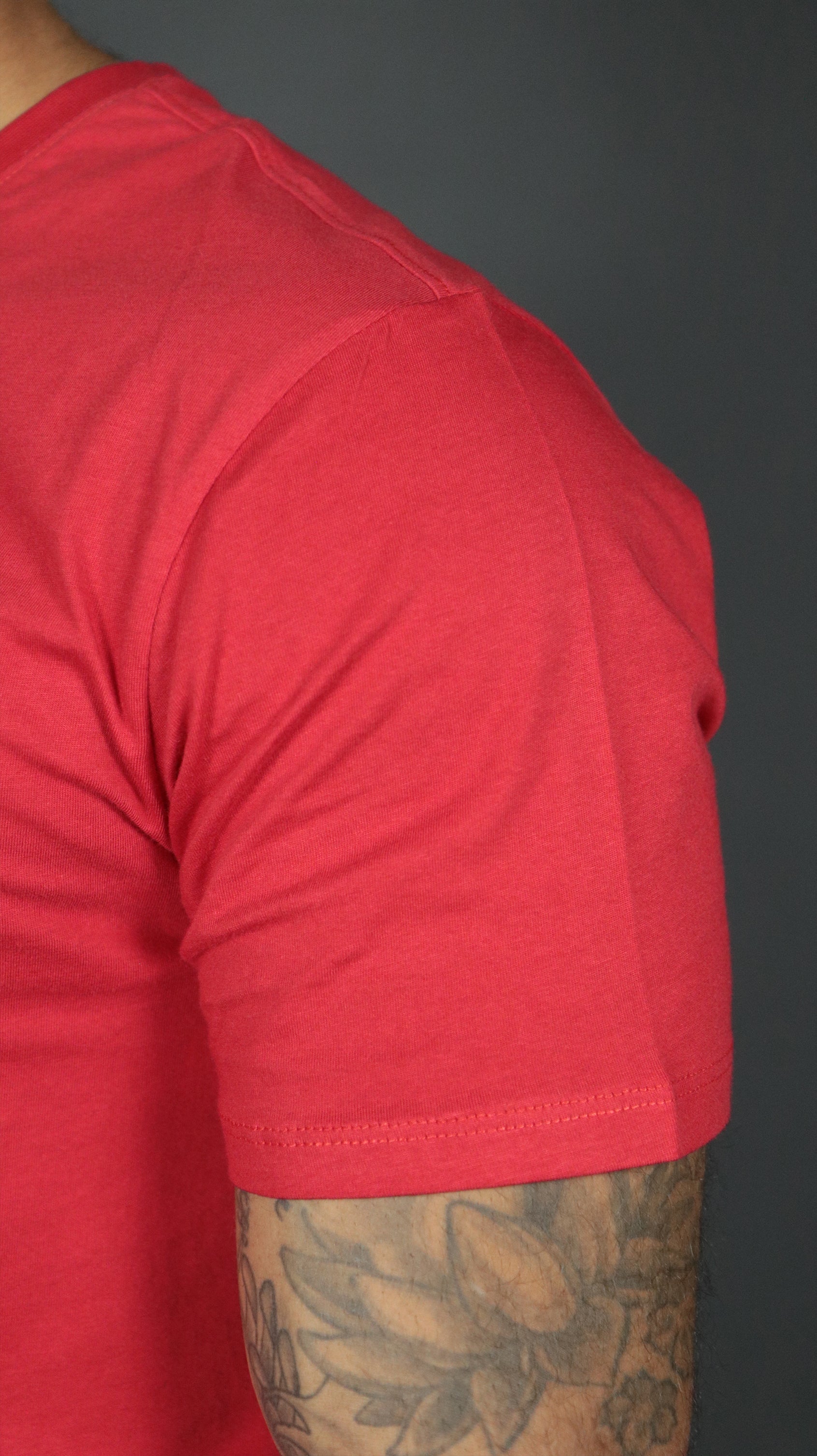 The fitting of the red drop cut t-shirt for men on the left shoulder.