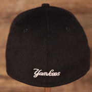 The Yankees patch at the backside of the Yanks 2021 fourth of July navy 39thirty flexfit hat.