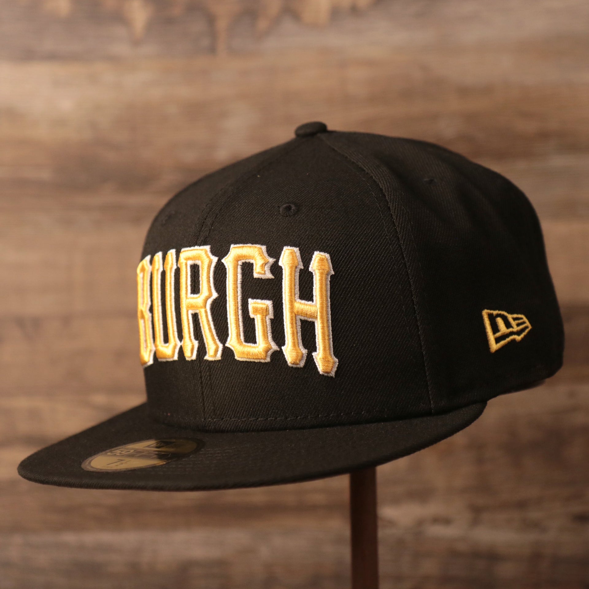 The Pittsburgh Pirates black all over patch fitted 59fifty by New Era.