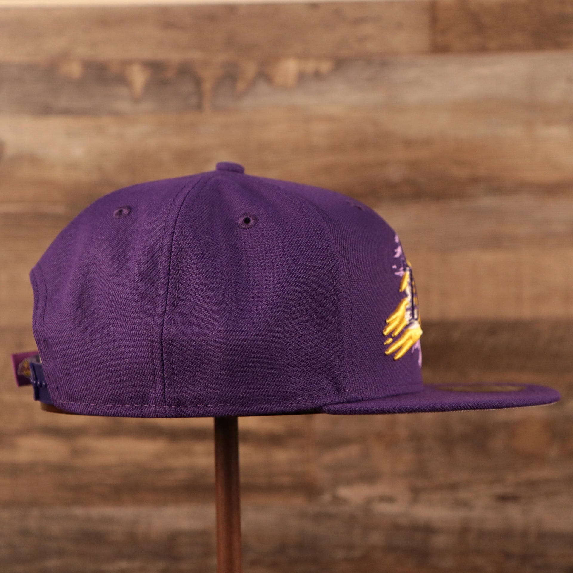 A right side view of the Los Angeles Lakers purple 9fifty snapback hat by New Era.