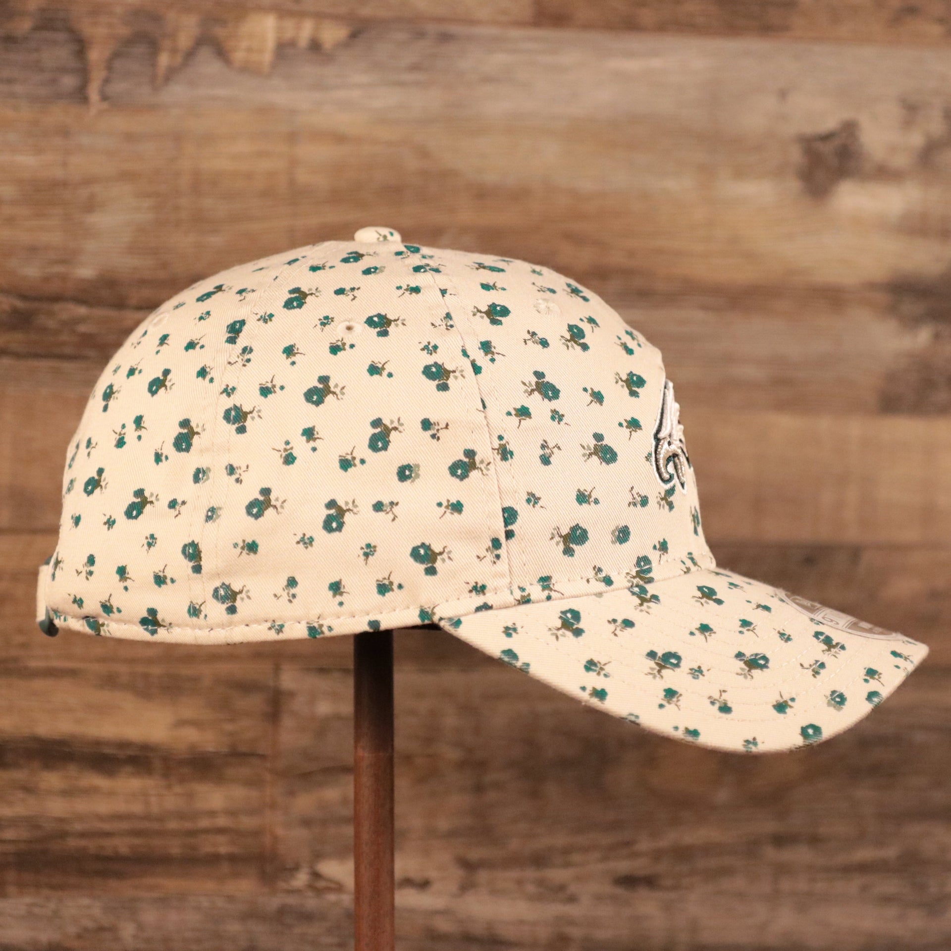 The right side of the cream Philadelphia Eagles youth floral baseball cap.