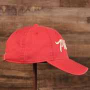 The right side of the Philadelphia Phillies washed pink womens baseball cap by New Era.