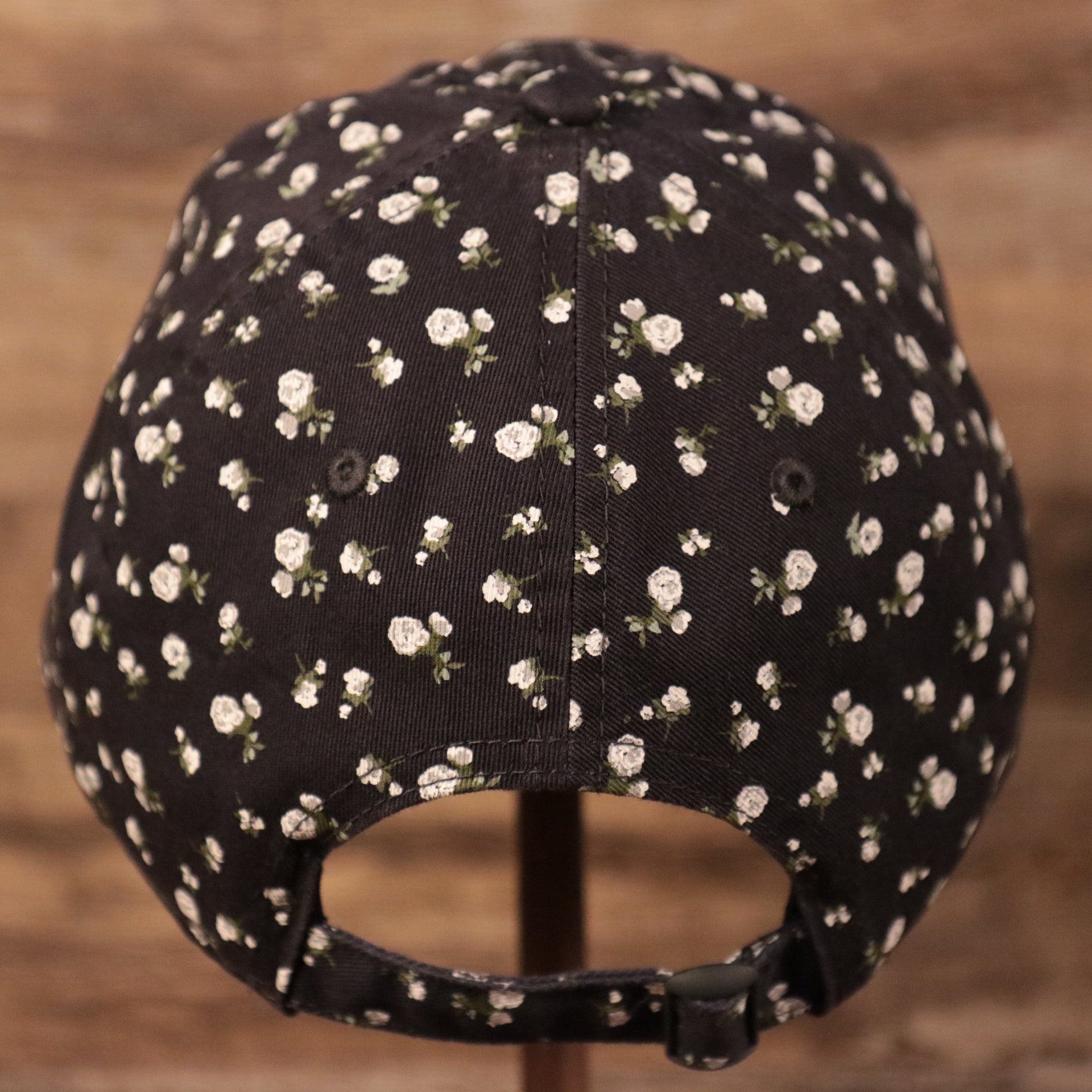 The backside of the Yankees hat with flowers has an adjustable strap.