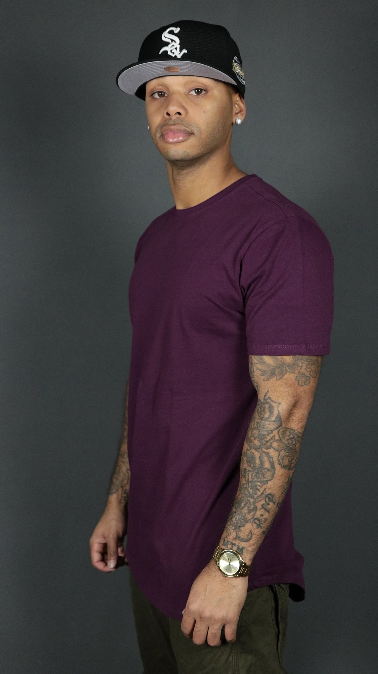 A model wearing the Jordan Craig plum longline scoop bottom shirt for men.