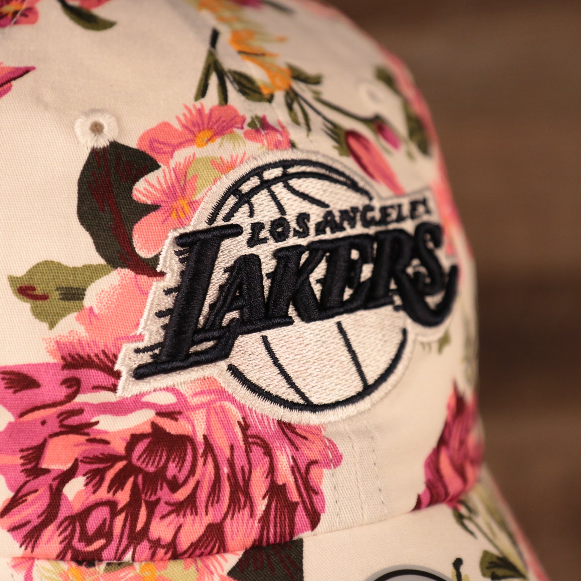 logo shot of the Los Angeles Lakers White Floral Adjustable Dad Hat
