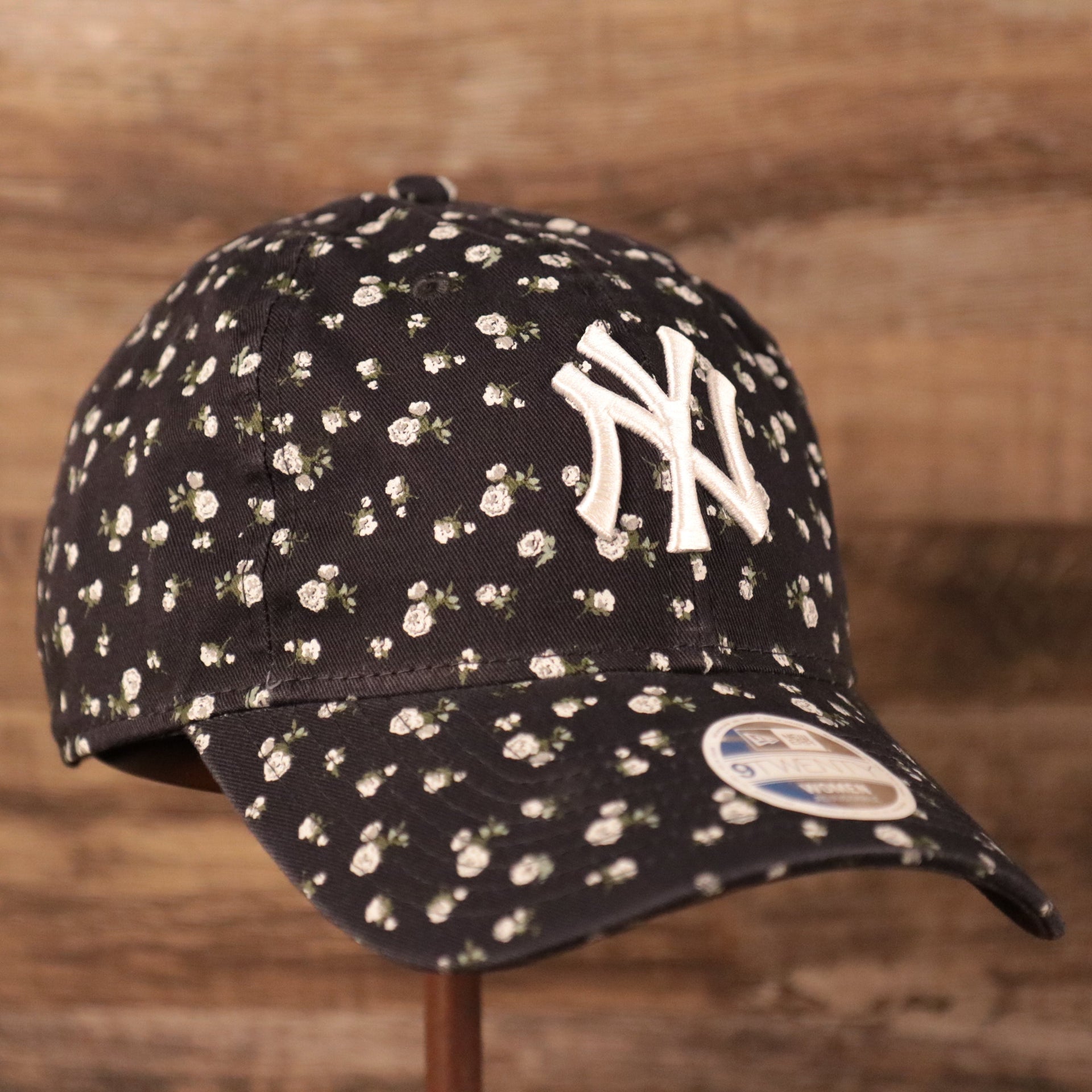 The New York Yankees navy blue floral baseball 920 dad hat.