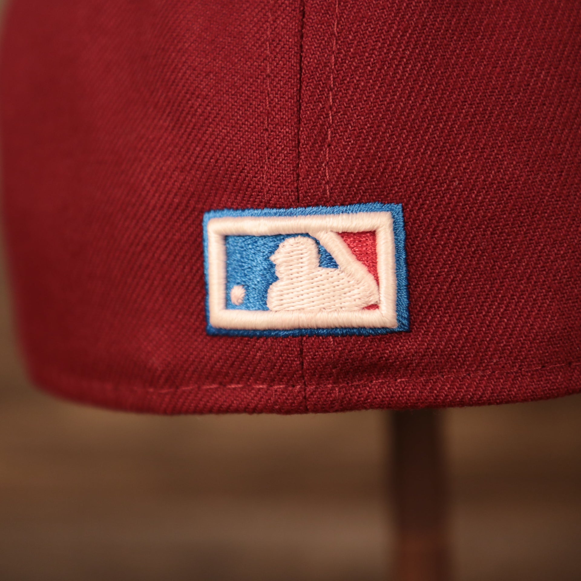The MLB logo patch on the backside of the Phillies glow in the dark floral underbrim 5950 New Era hat.