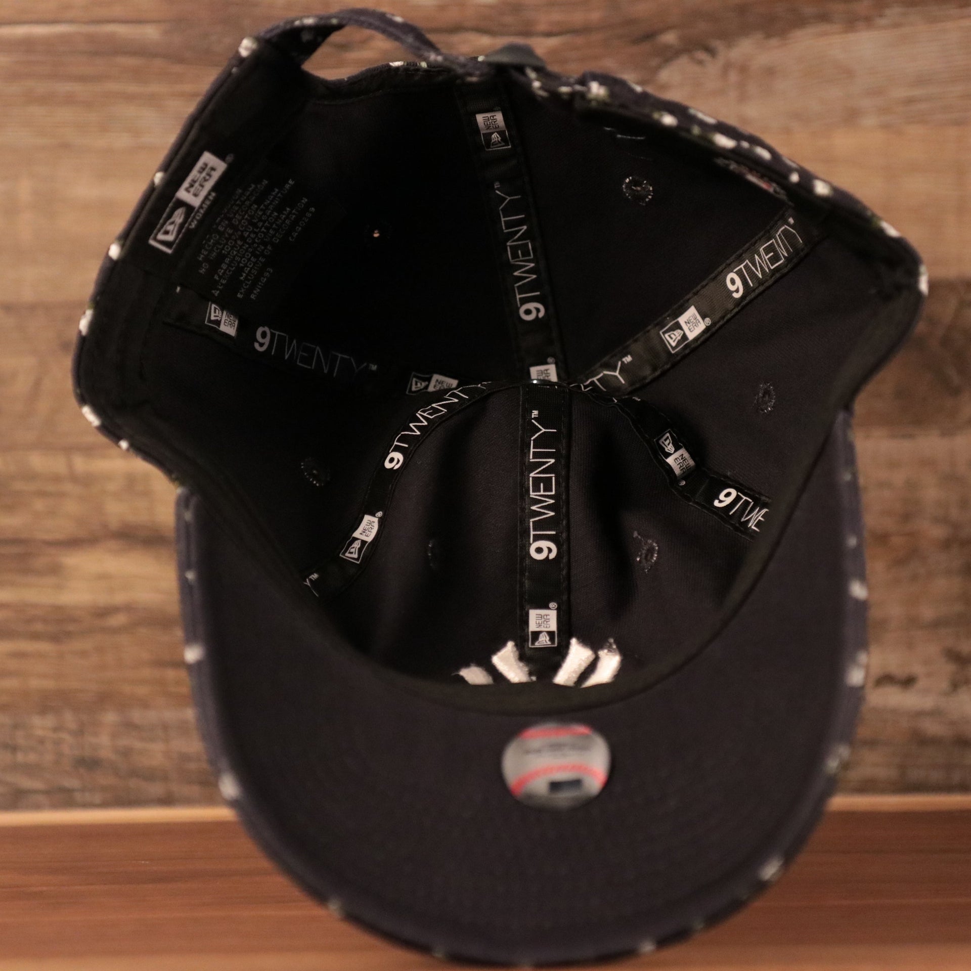 An inside view of the crown of the Yankees navy blue youth micro floral baseball dad hat.