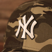 The New York Yankees logo on the front side of the woodland camo Yankees Memorial Day hat 2021.