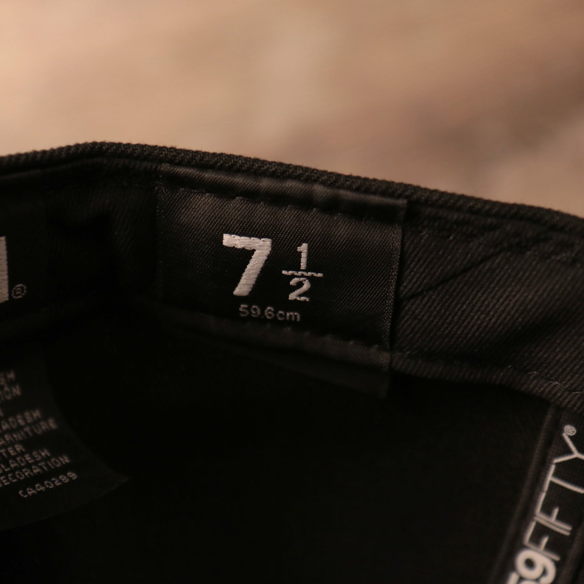 Size tag on the inside of the black bottom brim 59fifty for the Pittsburgh Pirates.