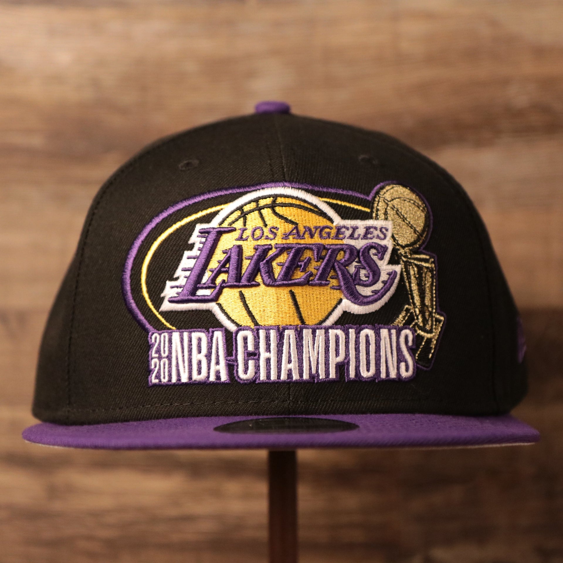 The black/purple Lakers 2020 champion 9Fifty hat by New Era.