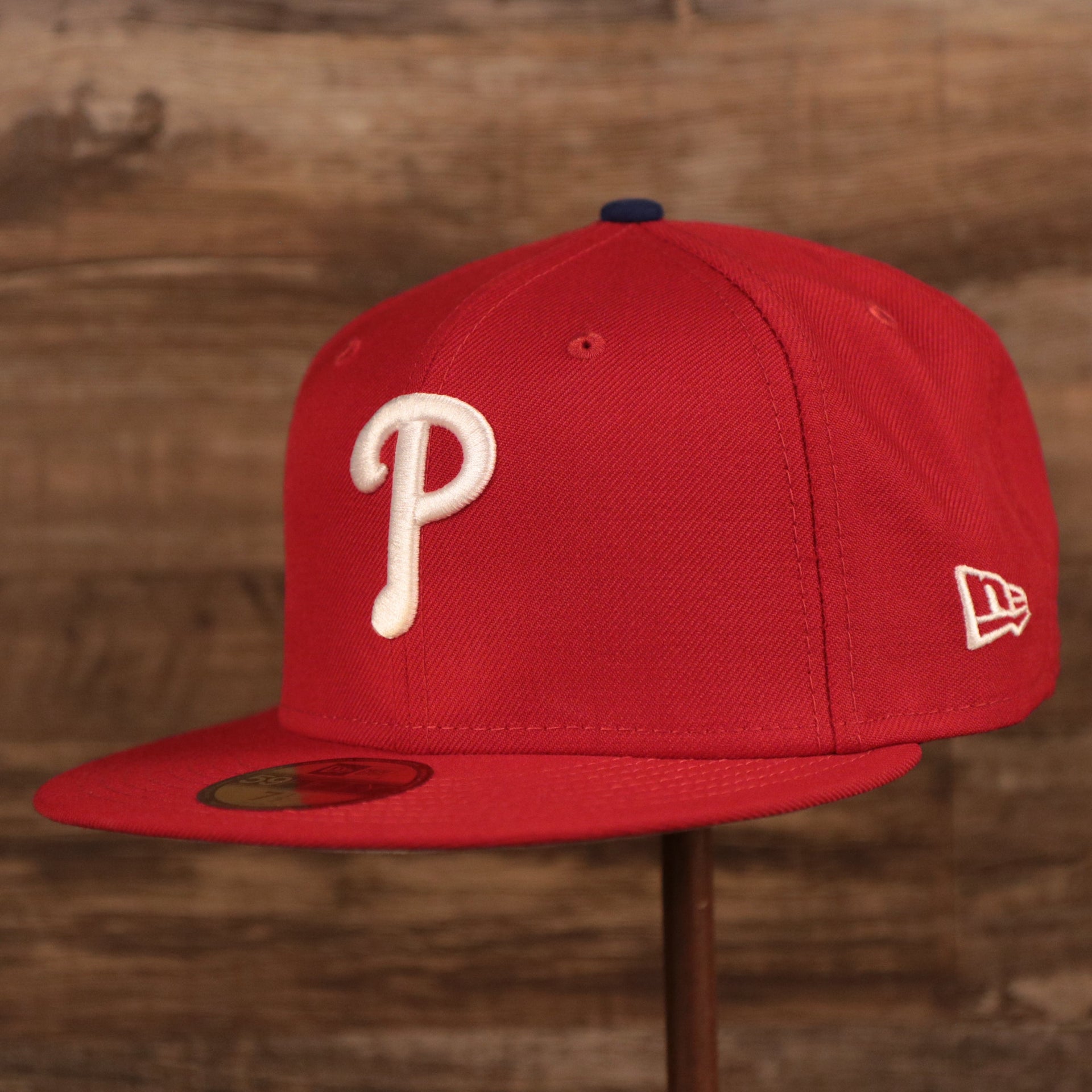 The front side of the red Philadelphia Phillies gray under brim fitted hat by New Era.
