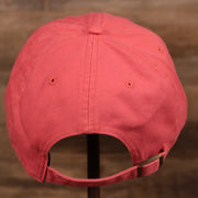 The adjustable strap of the cotton pink New York Yankees green brim dad hat.