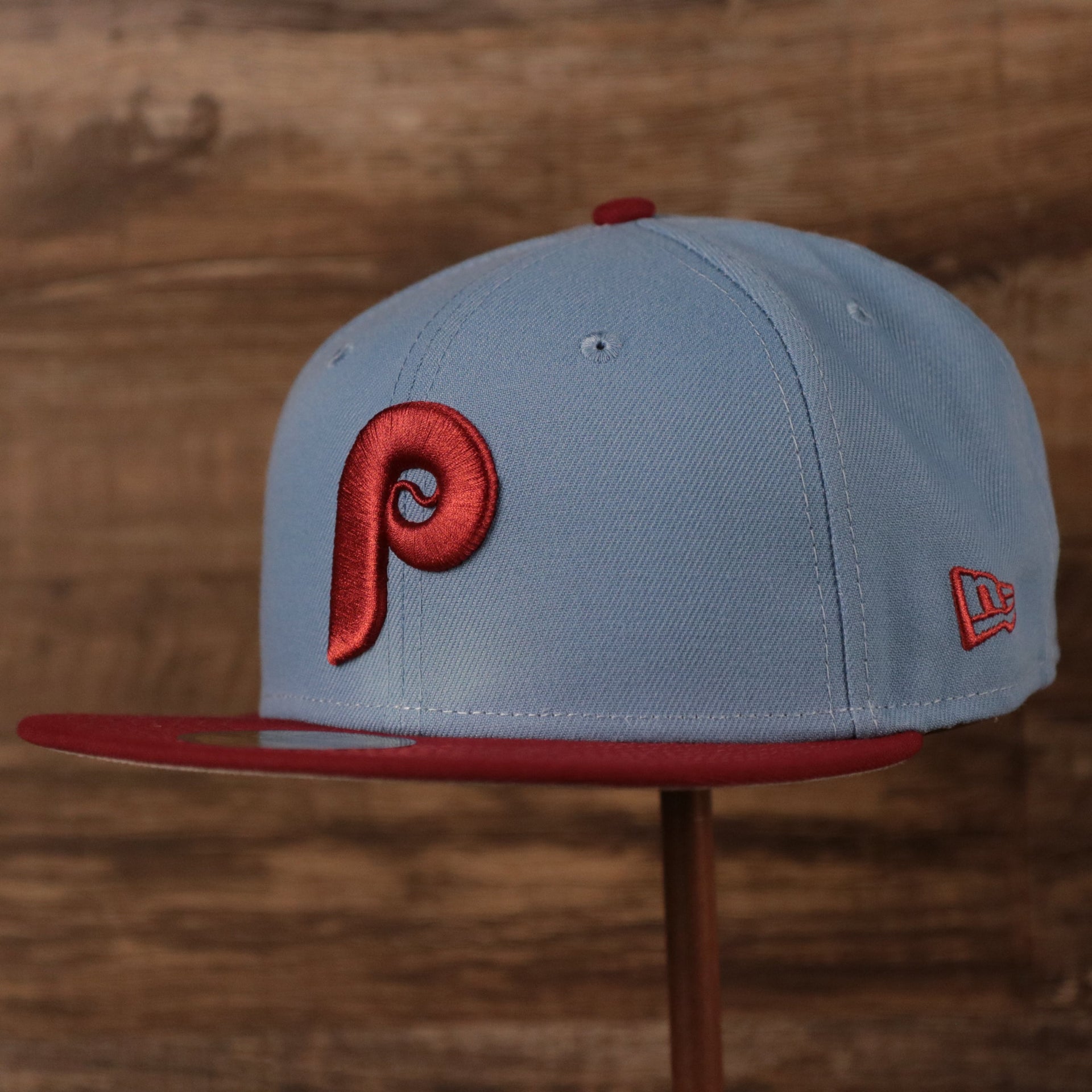 The World Series 1980 throwback Philadelphia Phillies side patch New Era fitted cap with gray bottom brim.