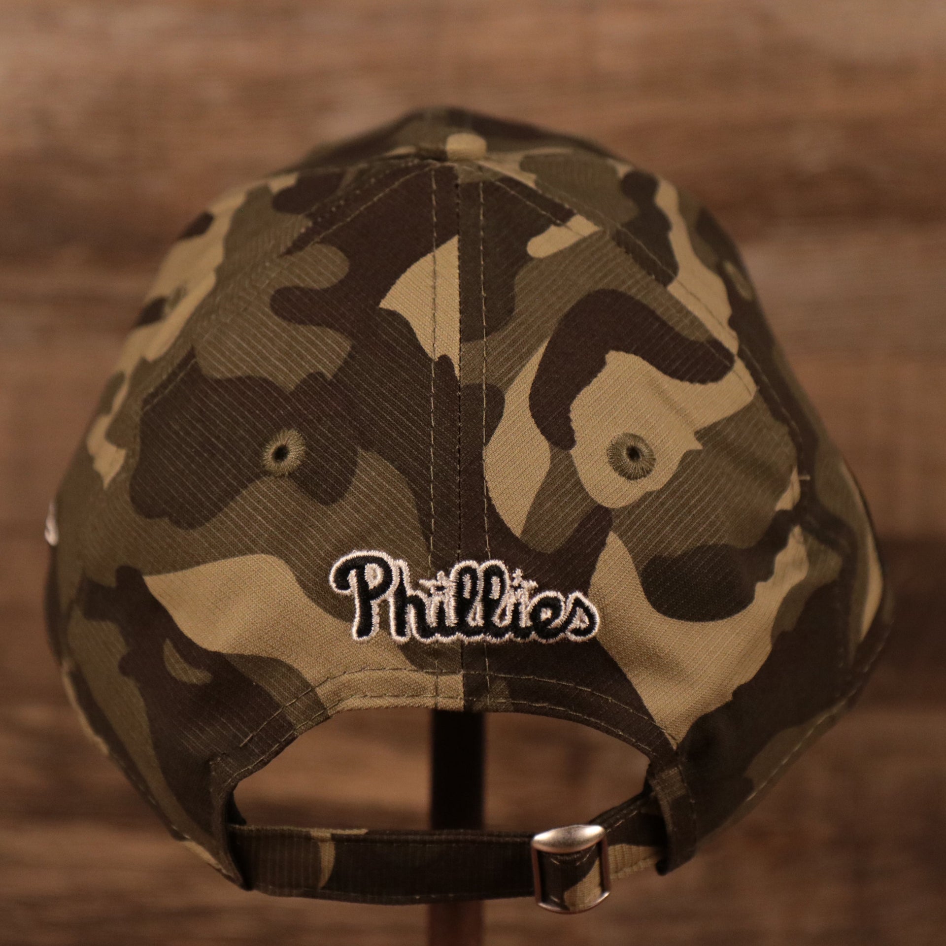 The backside of the Philadelphia Phillies Memorial Day dad hat 2021 has an adjustable strap.