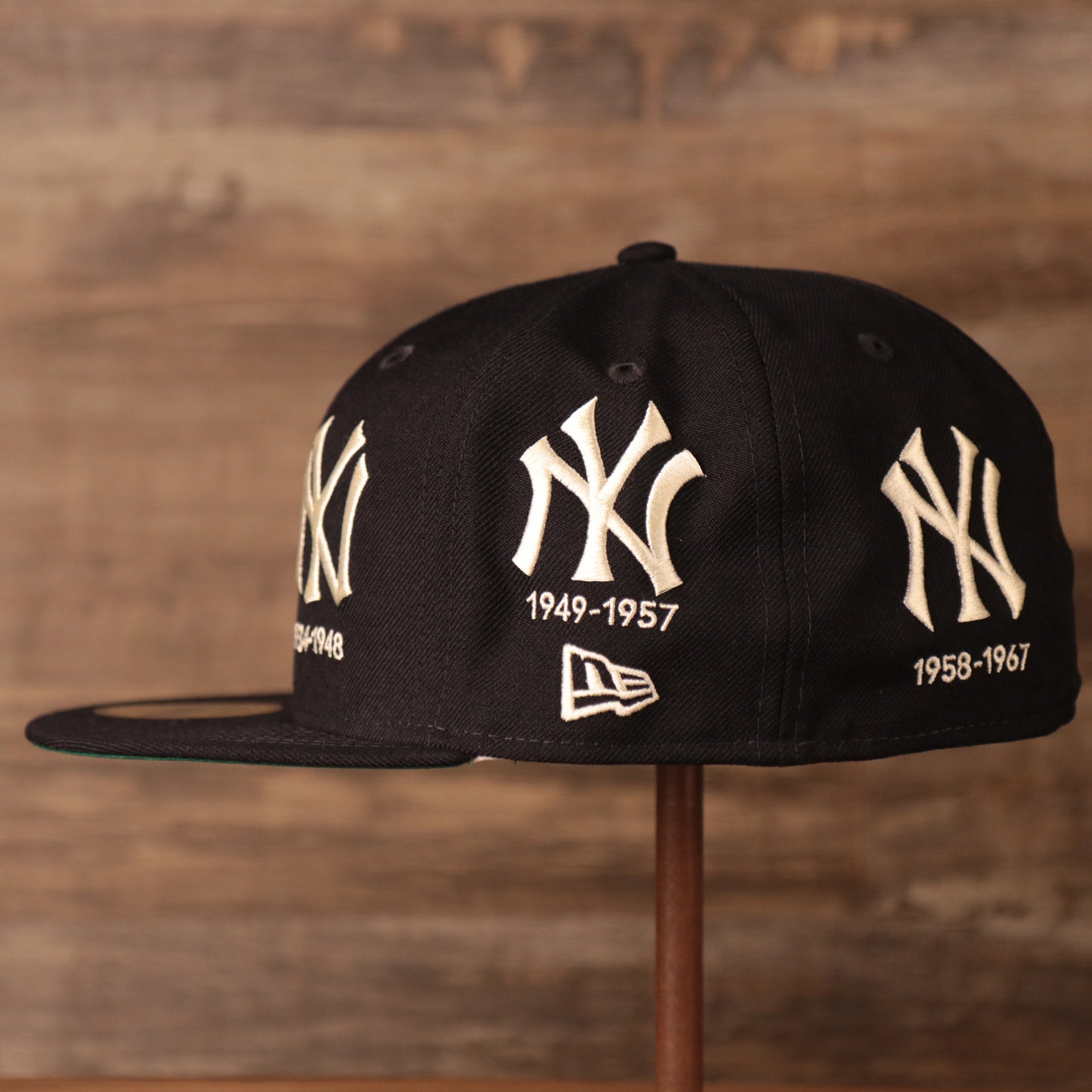Old school 59fifty by New Era with the retro logos of the New York Yankees.