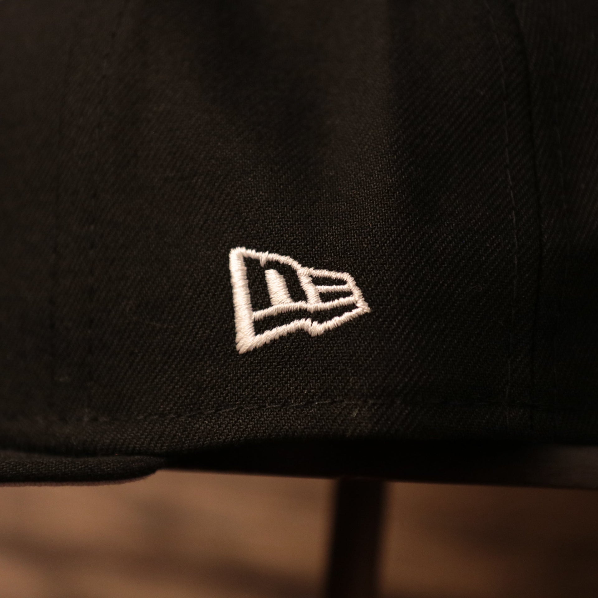 The left side of the black 17x Lakers champs fitted cap has the logo of New Era.
