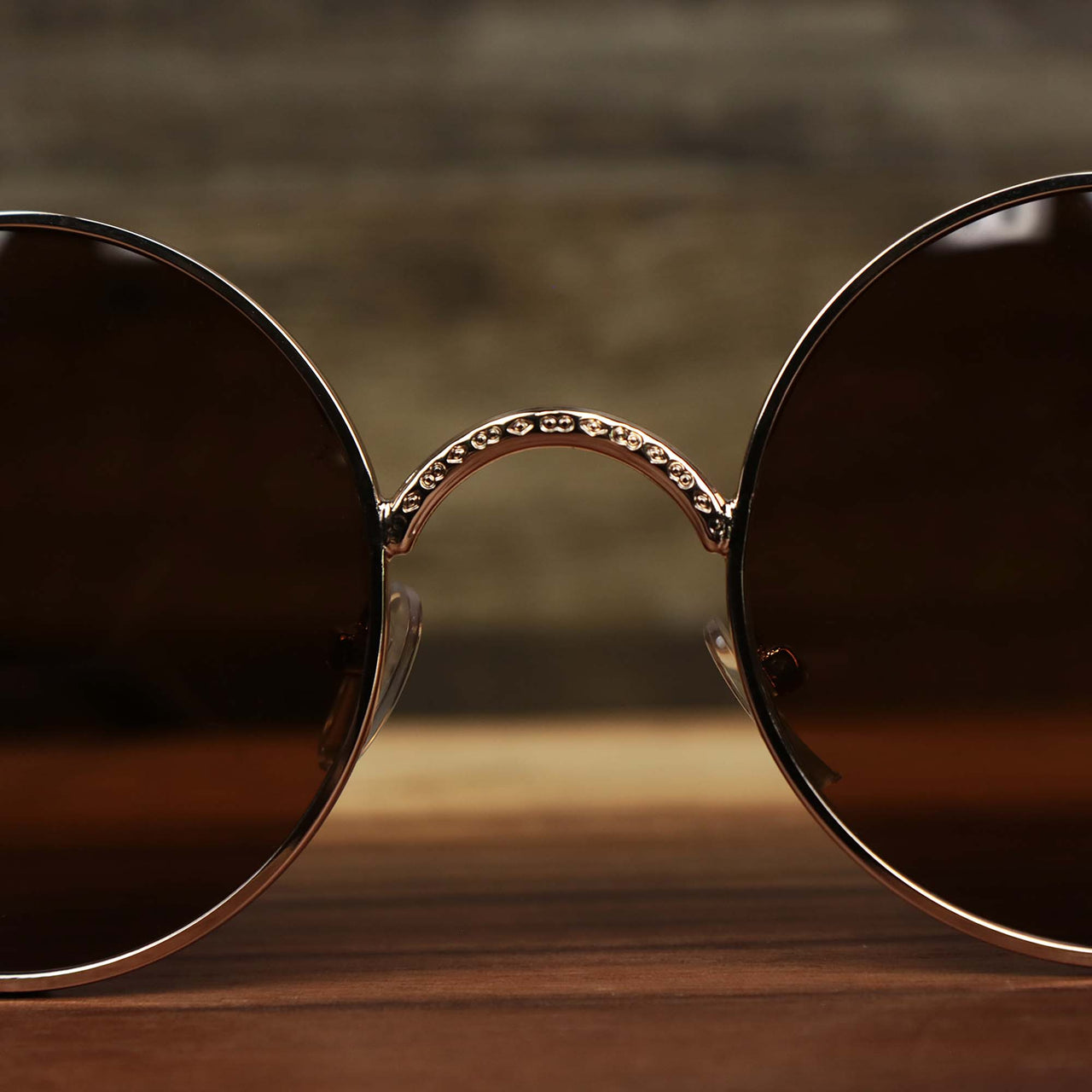 The bridge on the Round Frame Arched Bridge Brown Lens Sunglasses with Gold Frame