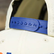 The adjustable strap on the Youth New York Knicks NBA 2022 Draft Gray Bottom 9Fifty Snapback | New Era Cream/Royal Blue