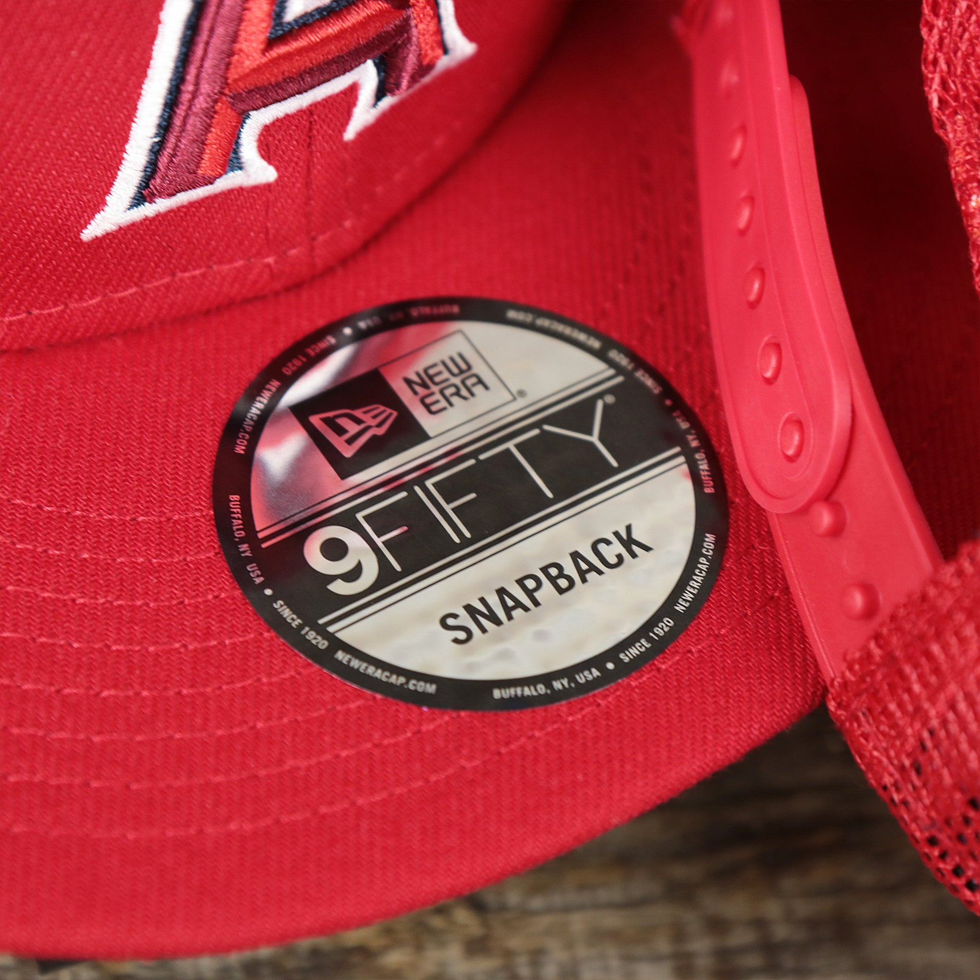 The 9Fifty Snapback Sticker on the Anaheim Angels Metallic All Star Game MLB 2022 Side Patch 9Fifty Mesh Snapback | ASG 2022 Red Trucker Hat
