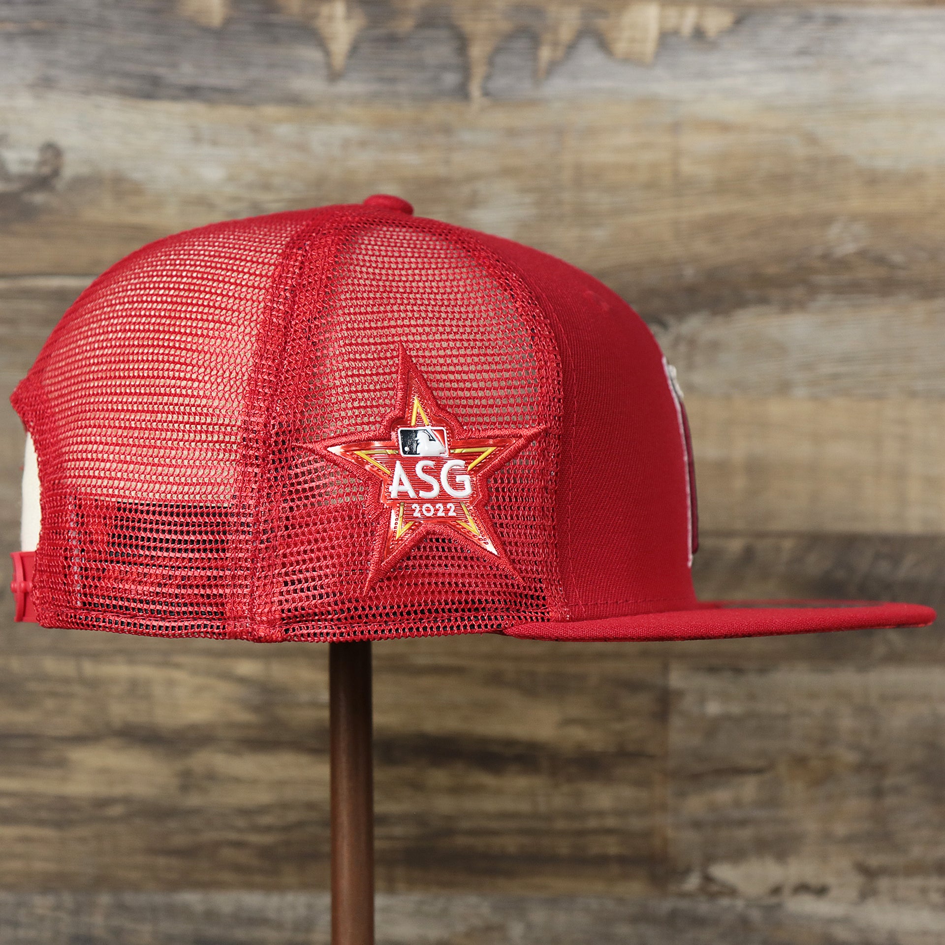 The wearer's right on the Anaheim Angels Metallic All Star Game MLB 2022 Side Patch 9Fifty Mesh Snapback | ASG 2022 Red Trucker Hat