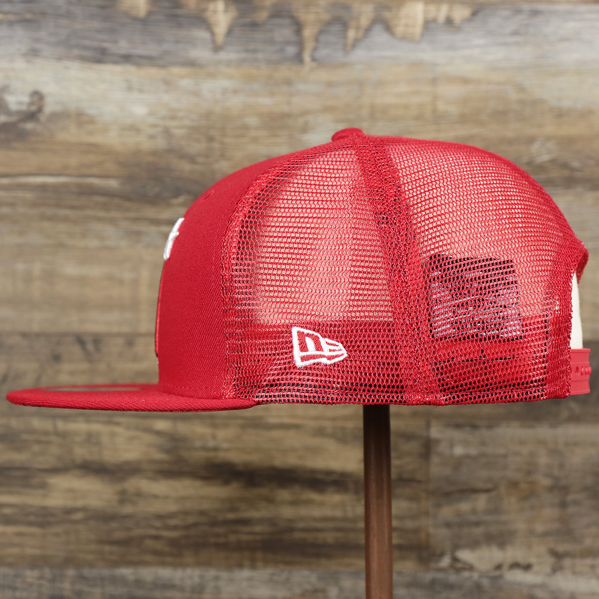 The wearer's left on the Anaheim Angels Metallic All Star Game MLB 2022 Side Patch 9Fifty Mesh Snapback | ASG 2022 Red Trucker Hat