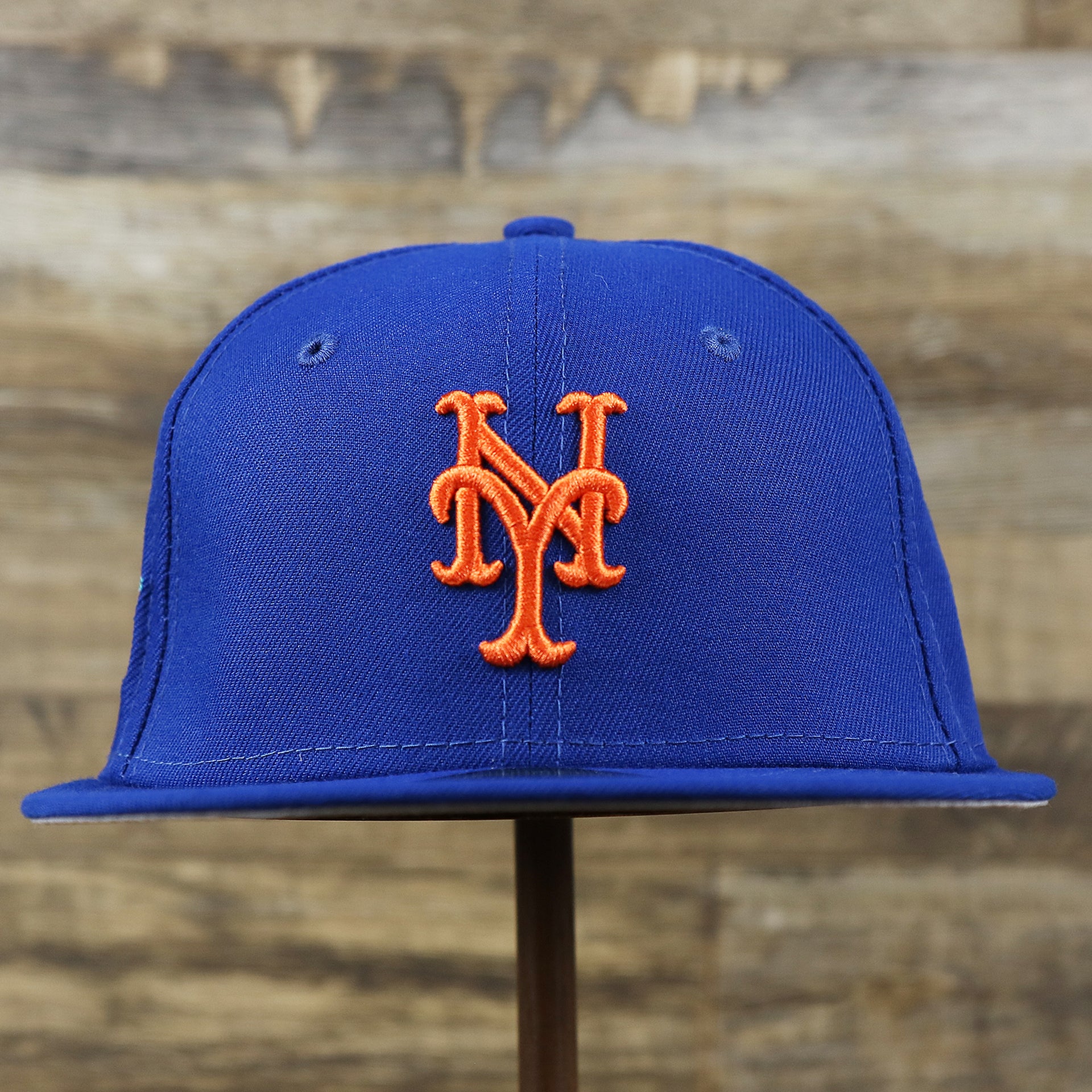 The front of the New York Mets Lady Liberty Side Patch Gray Bottom 59Fifty Fitted Cap | Royal Blue 59Fifty Cap