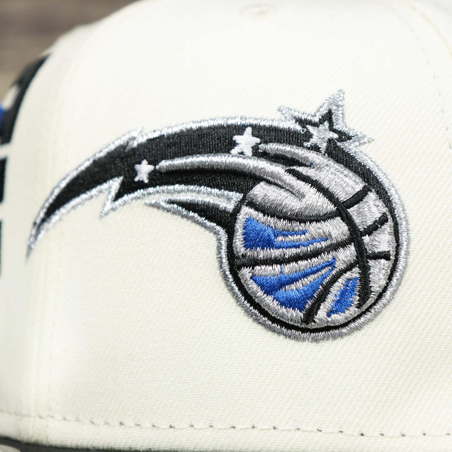 The Logo on the Orlando Magic NBA 2022 Draft Gray Bottom 9Fifty Snapback | New Era Cream/Black