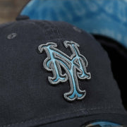 The logo on the New York Mets 2022 Father's Day On-Field 9Twenty Dad Hat | Gray