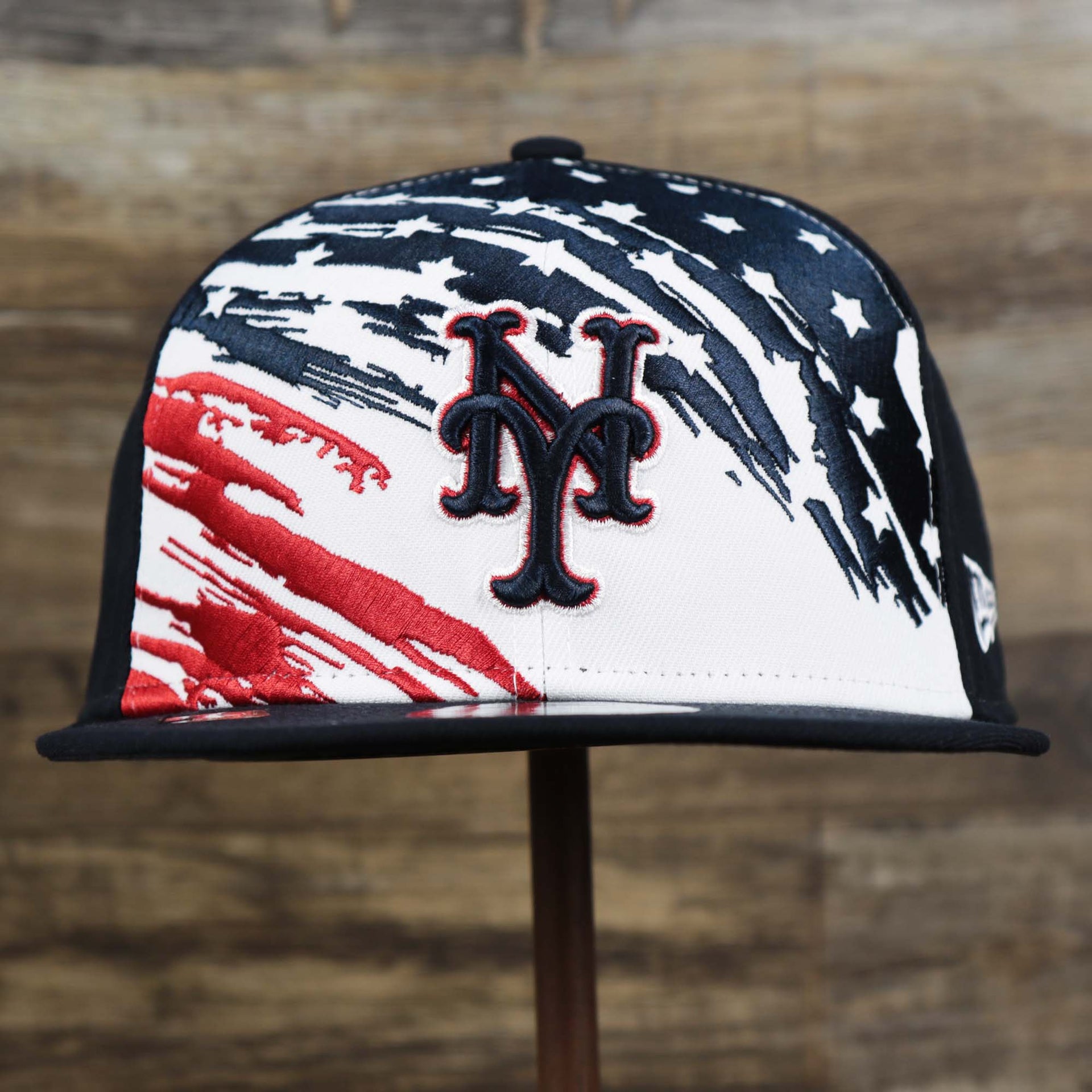 The front of the New York Mets 2022 4th of July Stars And Stripes 9Fifty | New Era Navy OSFM