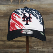 The front of the New York Mets 2022 4th of July Stars And Stripes 9Twenty | New Era Navy OSFM