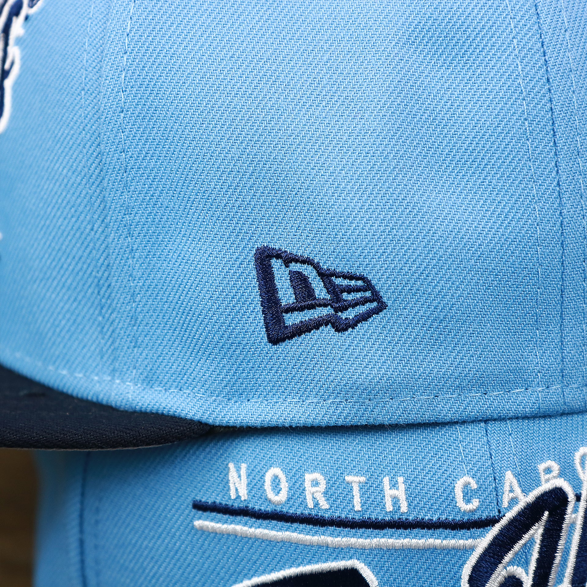 The New Era Logo on the North Carolina Tar Heels Team Script Gray Bottom 9Fifty Snapback | Light Blue And Navy Blue Snap Cap