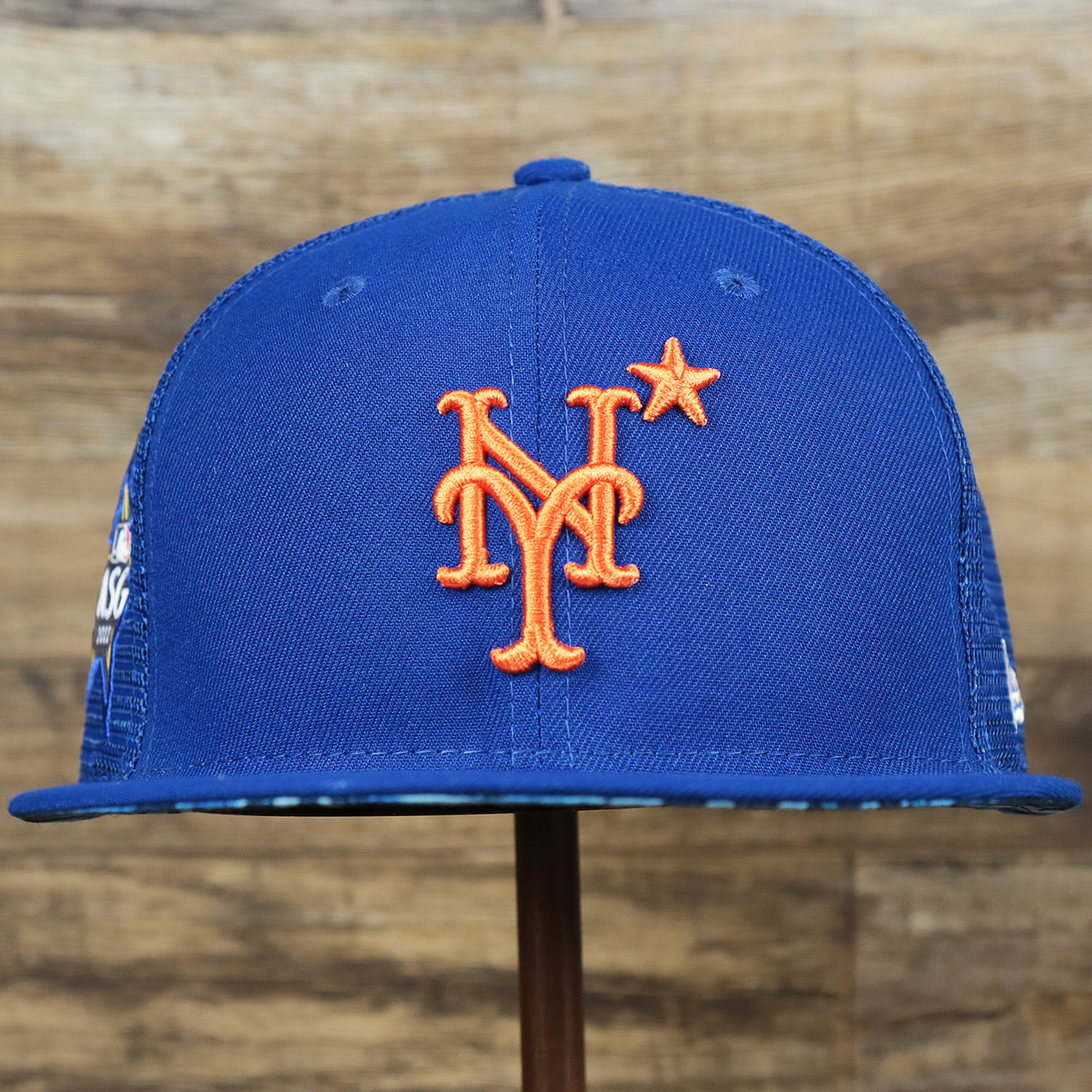 The front of the New York Mets Metallic All Star Game MLB 2022 Side Patch 9Fifty Mesh Snapback | ASG 2022 Royal Blue Trucker Hat