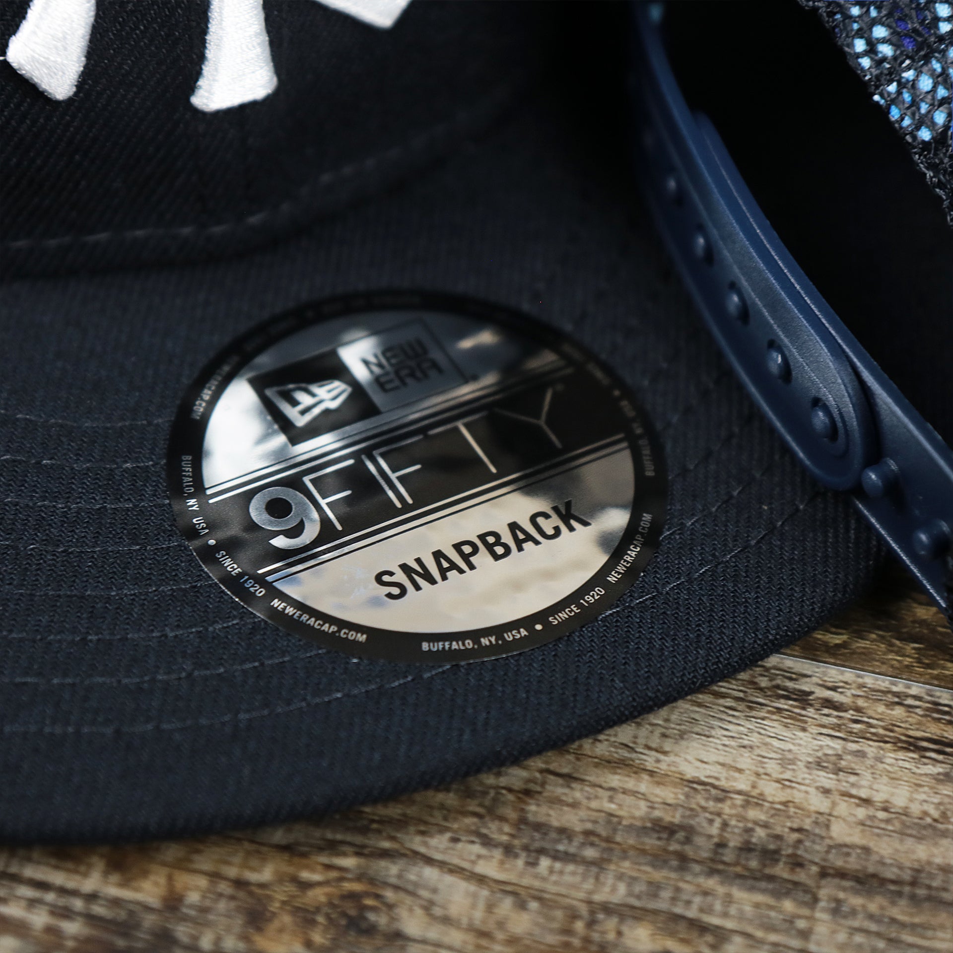 The 9Fifty Sticker on the New York Yankees Metallic All Star Game MLB 2022 Side Patch 9Fifty Mesh Snapback | ASG 2022 Navy Blue Trucker Hat