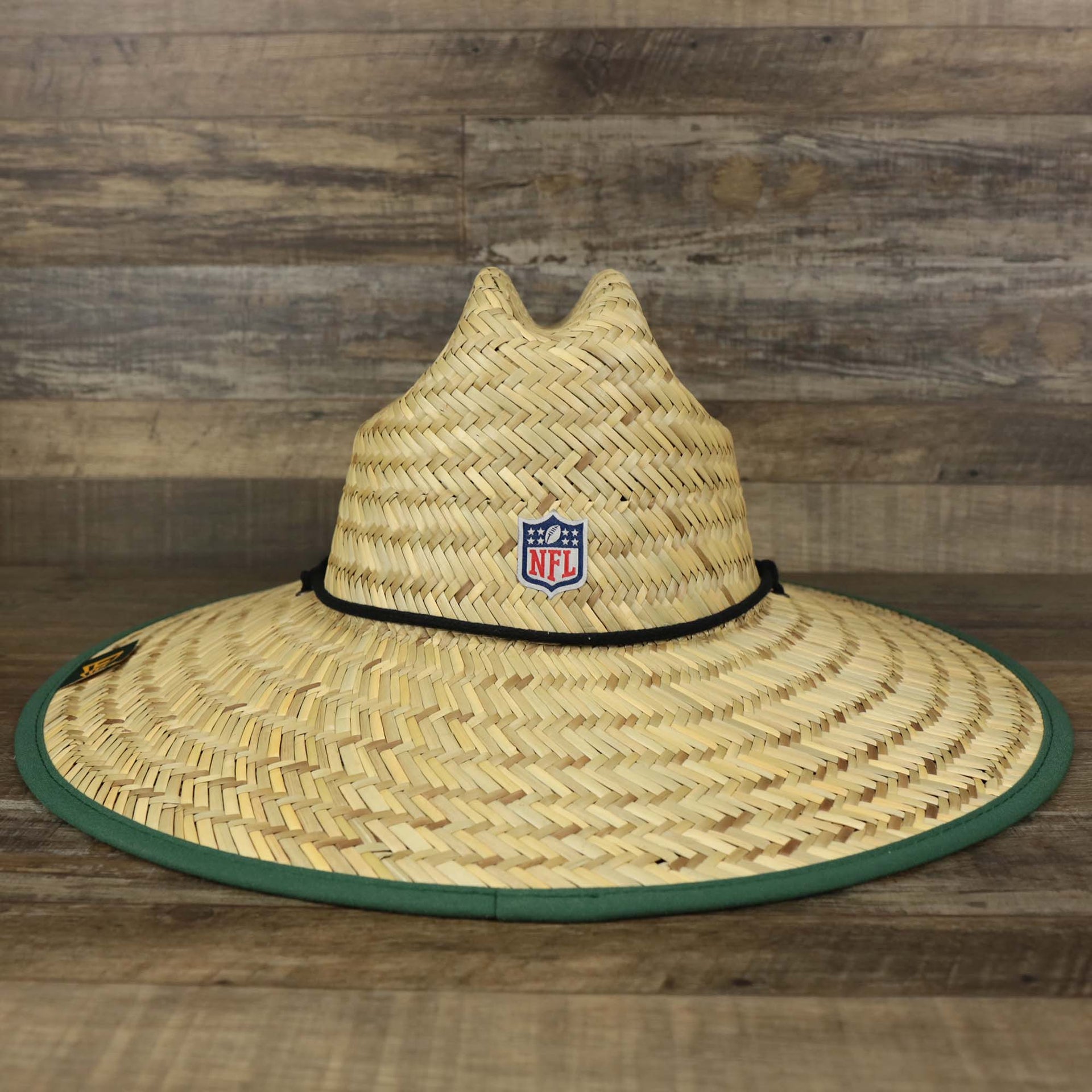 The backside of the Green Bay Packers On Field 2020/2022 Summer Training Straw Hat | New Era OSFM