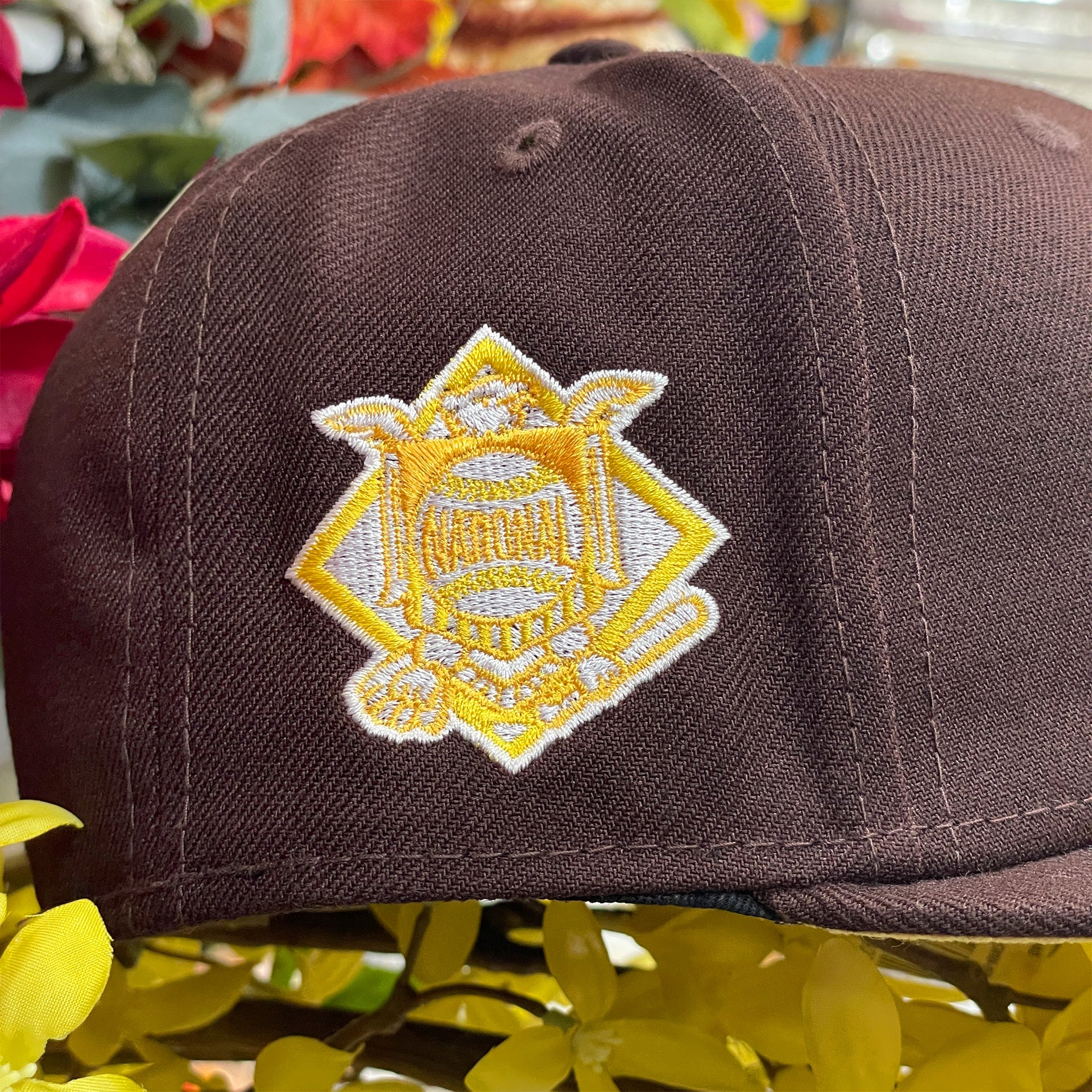 National league side patch on the wearer's right of the San Diego Padres Side Patch Bloom Walnut 59Fifty Fitted Cap | Padres Floral 5950 Fitted