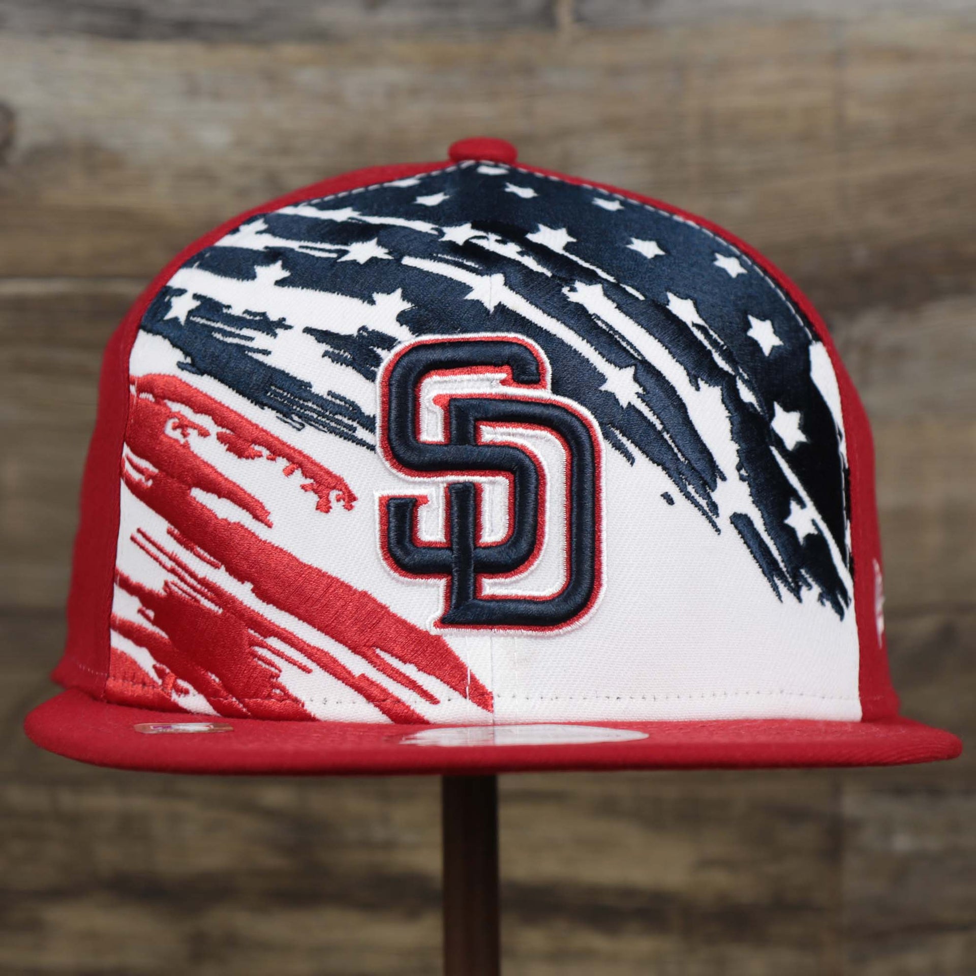 The front of the San Diego Padres 2022 4th of July Stars And Stripes 9Fifty | New Era Navy OSFM