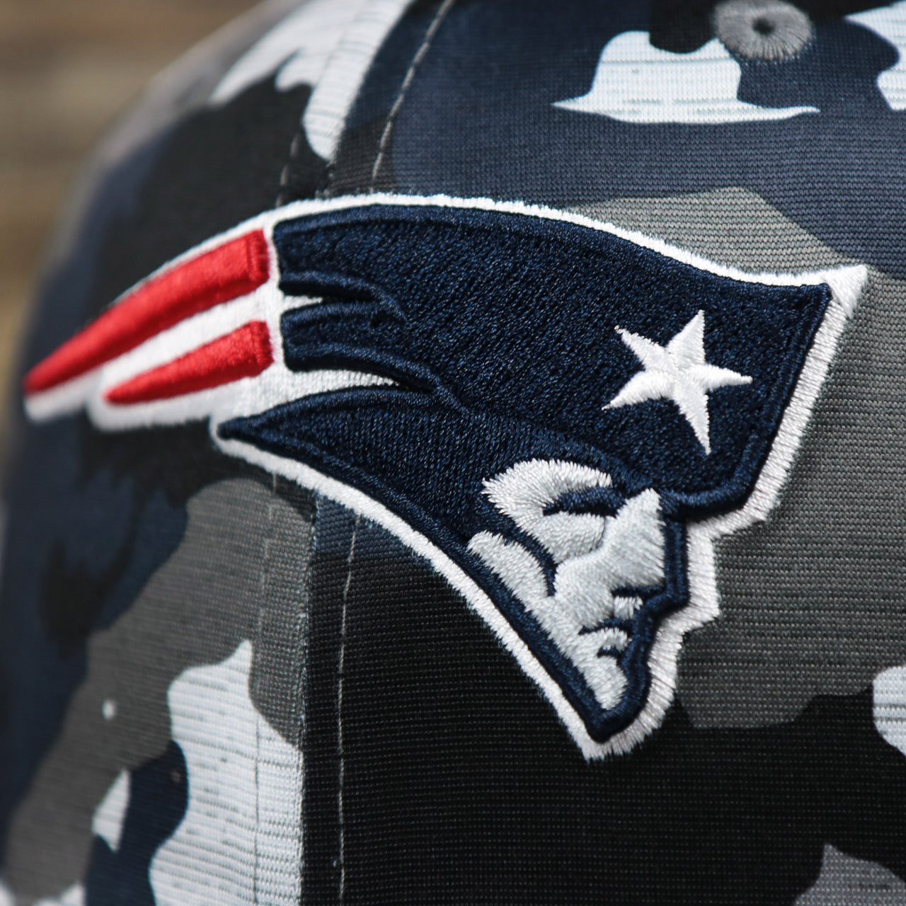 The Logo on the New England Patriots NFL OnField Summer Training 2022 Camo 9Fifty Snapback | Navy Blue Camo 9Fifty