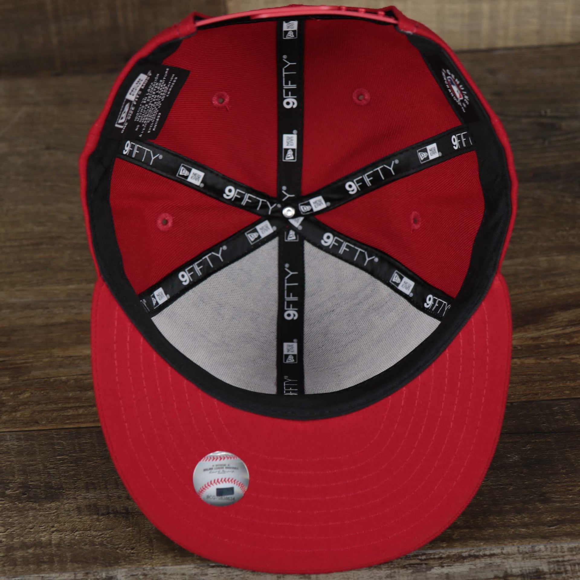The underside of the Anaheim Angels 2022 4th of July Stars And Stripes 9Fifty | New Era Navy OSFM
