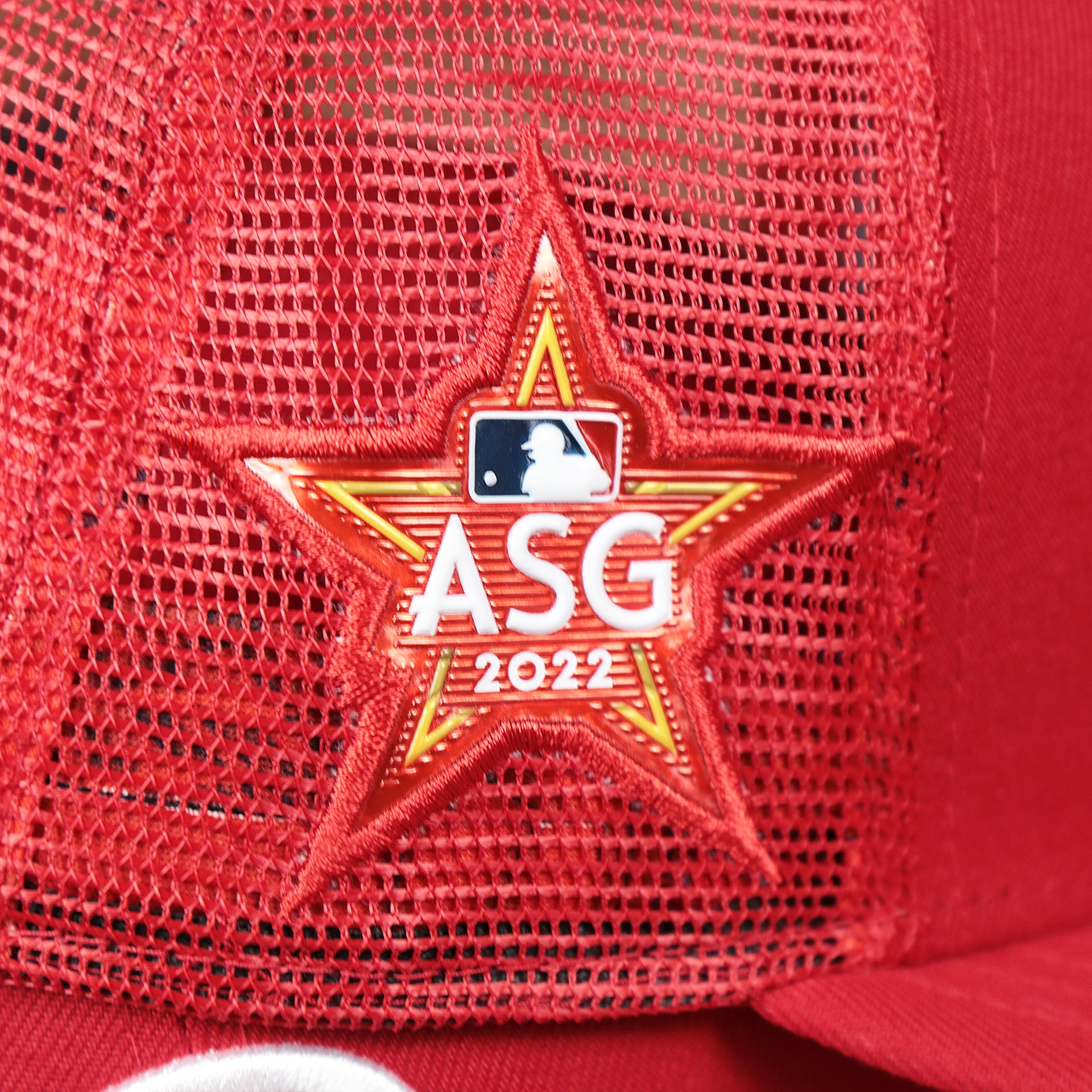 The ASG 2022 Side Patch on the New York Yankees Metallic All Star Game MLB 2022 Side Patch 9Fifty Mesh Snapback | ASG 2022 Navy Blue Trucker Hat