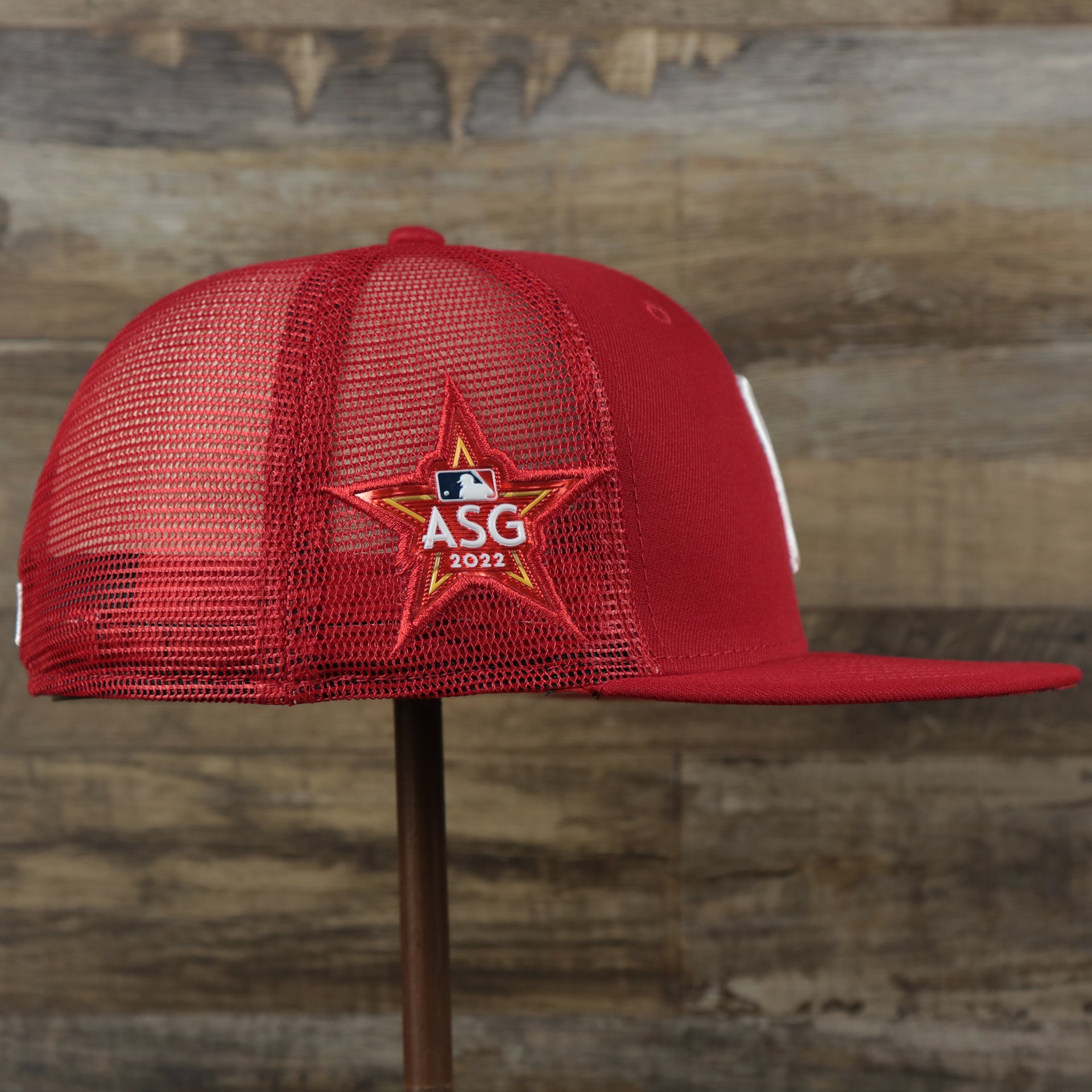 The wearer's right on the Philadelphia Phillies Metallic All Star Game MLB 2022 Side Patch 59Fifty Mesh Fitted Cap | ASG 2022 Red 59Fifty Cap