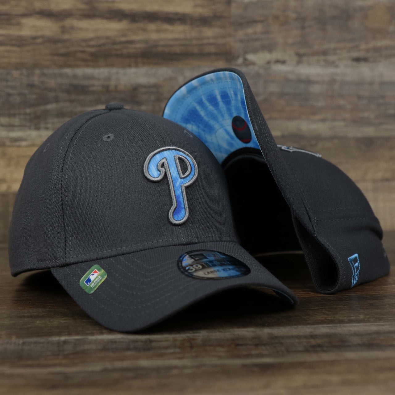 The Philadelphia Phillies 2022 Father's Day On-Field 39Thirty Flexfit Cap | Gray