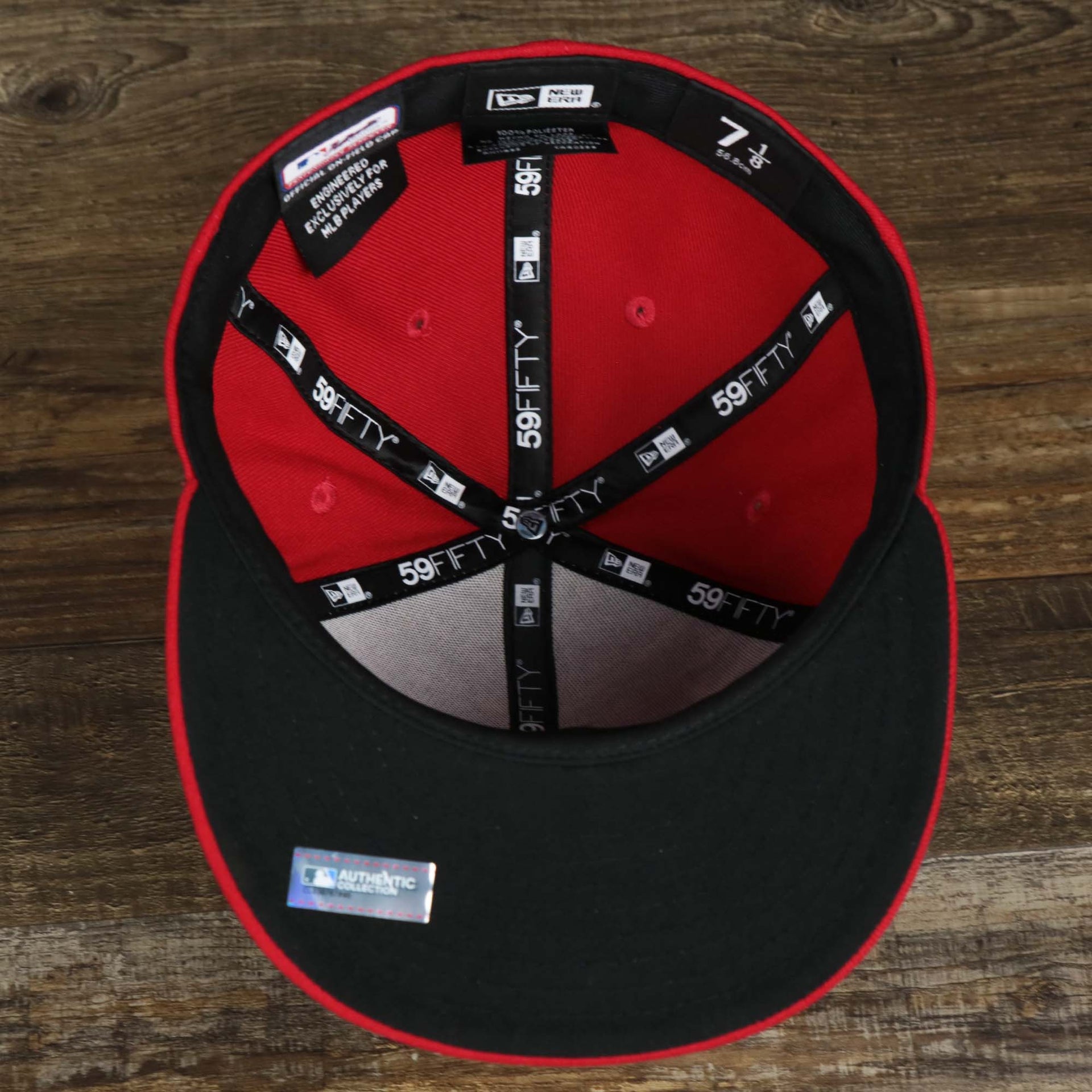 The underside of the Stars And Stripes Philadelphia Phillies 4th of July 59Fifty | New Era Red OSFM